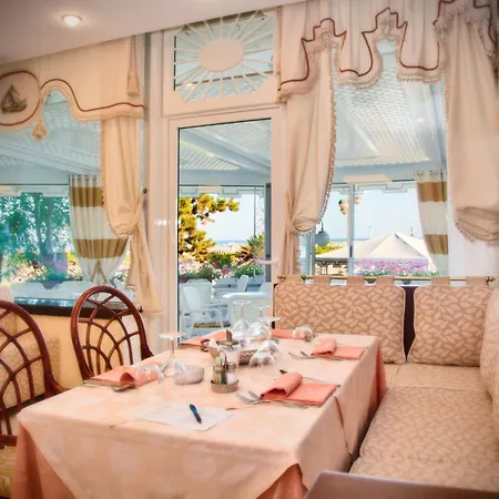 Alexander Otel 3*