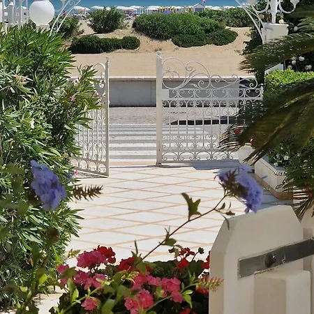 Alexander מלון 3*