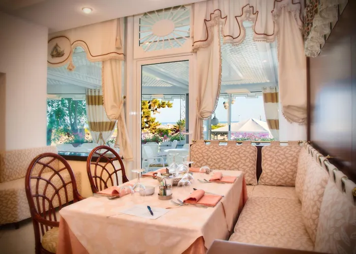 Alexander Отель 3*